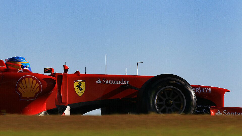 Fernando Alonso muss beim Start viel riskieren, Foto: Sutton