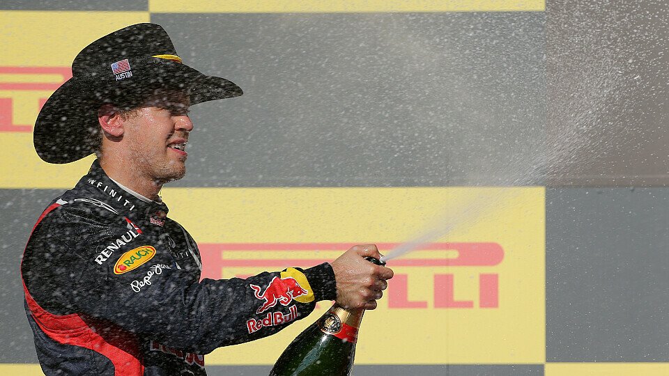 Stilecht mit Cowboyhut: Sebastian Vettel lobt Austin, Foto: Sutton