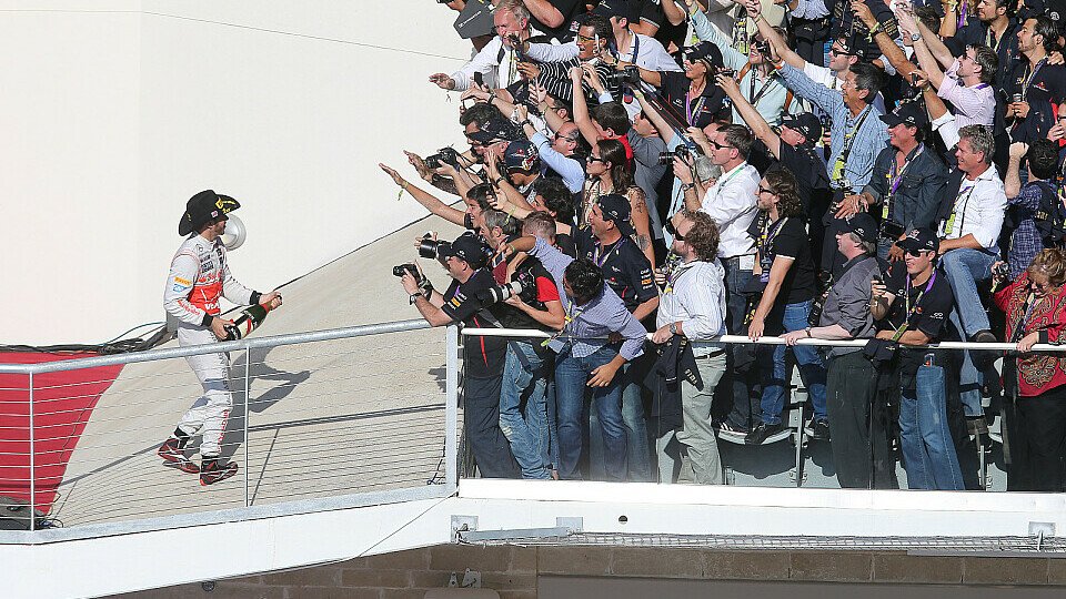 Die McLaren-Piloten wollen sich endlich auch in Brasilien als Sieger feiern lassen, Foto: Sutton