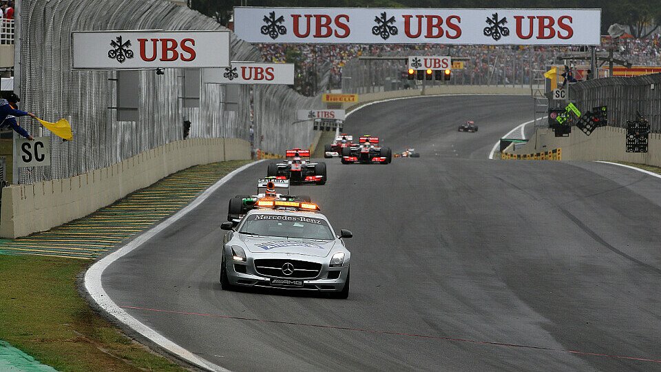 In sieben der letzten zehn Rennen in Interlagos kam das Safety Car zum Einsatz und begünstigte so unzählige Strategiewechsel., Foto: Sutton