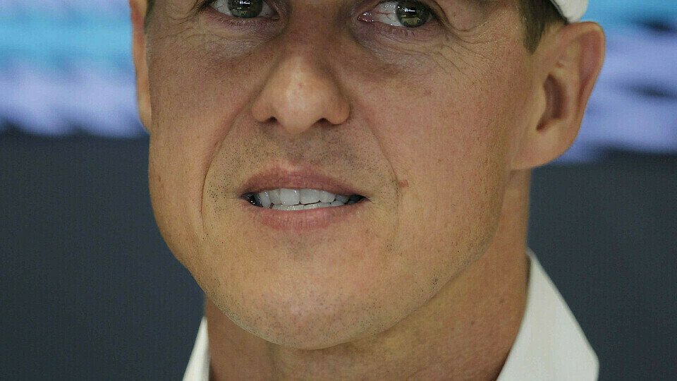Michael Schumacher befindet sich nach der OP im künstlichen Koma, Foto: Mandoga Media