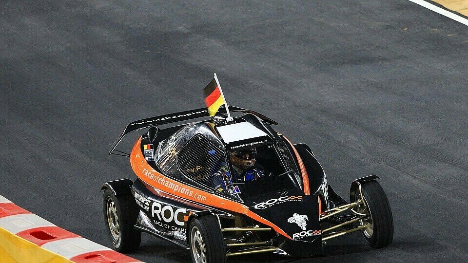 Michael Schumacher muss die deutschen Flaggen jetzt alleine hochhalten, Foto: Race of Champions
