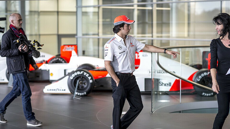 Sergio Perez beantwortete einige Fanfragen, Foto: McLaren