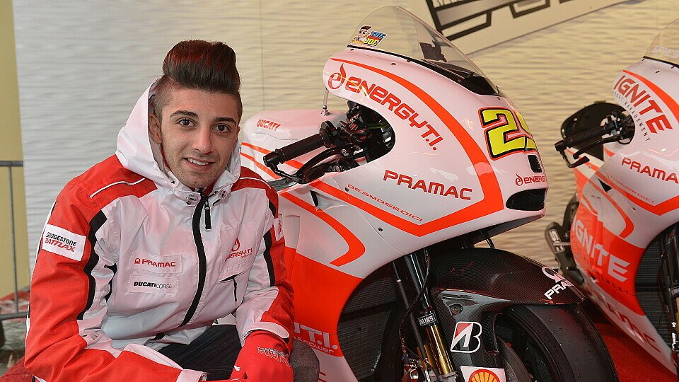 Andrea Iannone ist froh, ein Werksbike zu bekommen, Foto: Ducati