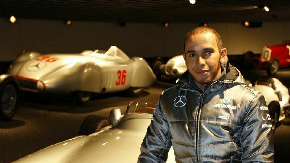 Lewis Hamilton ist von der Tradition der Marke Mercedes beeindruckt, Foto: Mercedes