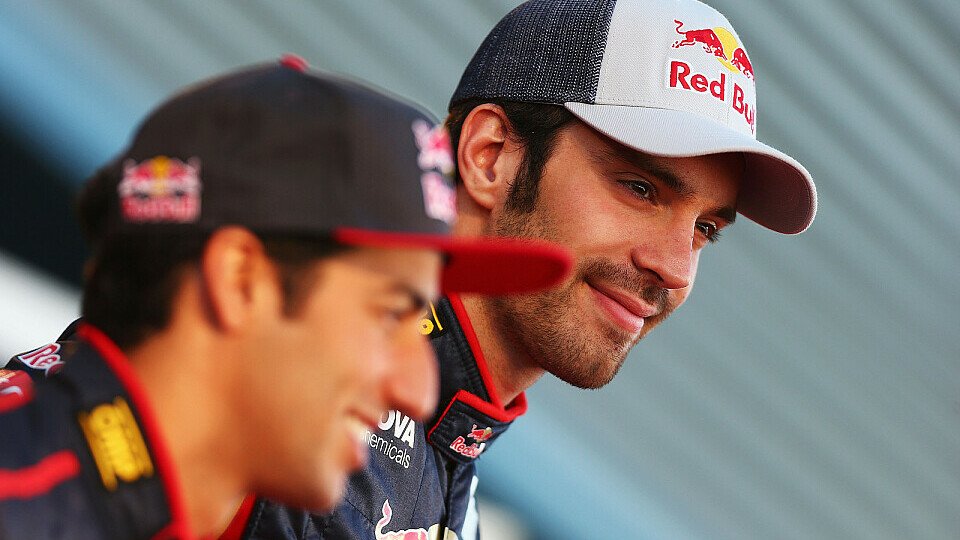 Ricciardo (links) und Vergne im Rahmen der Präsentation des STR8-Boliden, Foto: Toro Rosso