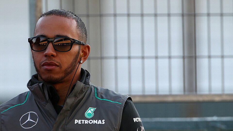 Lewis Hamilton wird sein neues Arbeitsgerät erst am Mittwoch genau unter die Lupe nehmen, Foto: Sutton