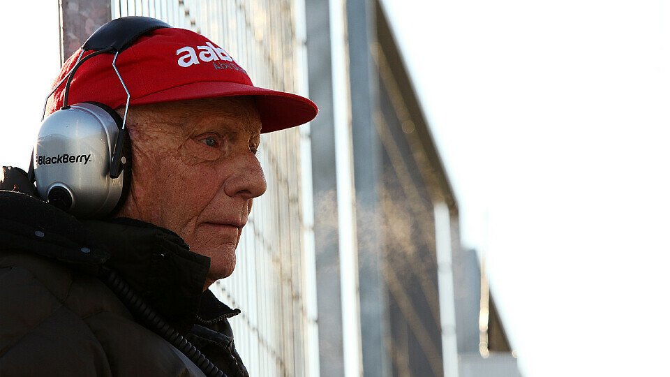 Wie bekommt Niki Lauda den Spagat zwischen TV-Experte und Teammitglied hin?, Foto: Sutton