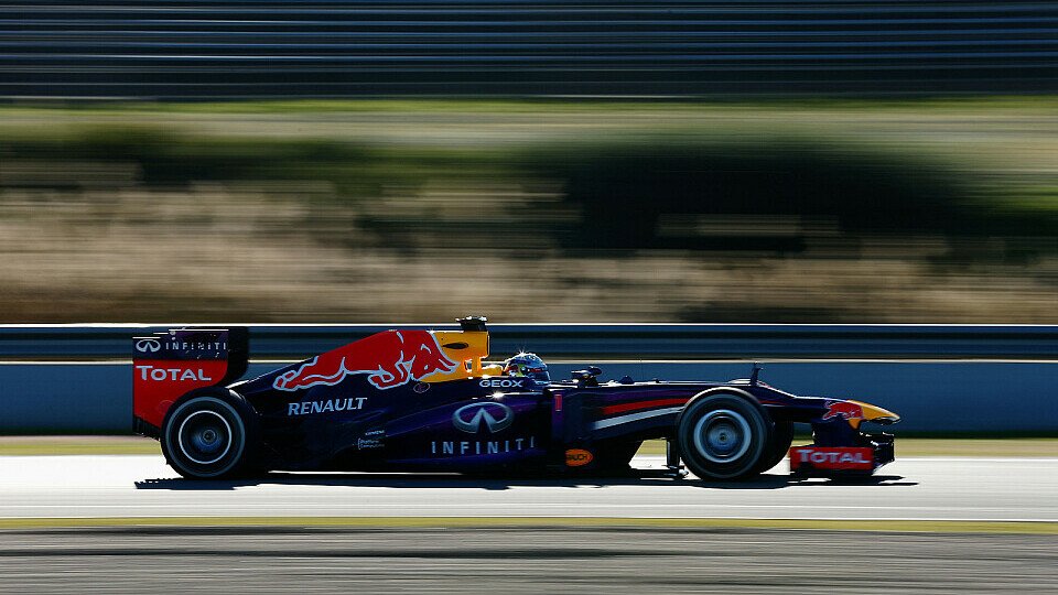 Sebastian Vettel drehte am Donnerstag seine ersten Runden im RB9, Foto: Red Bull