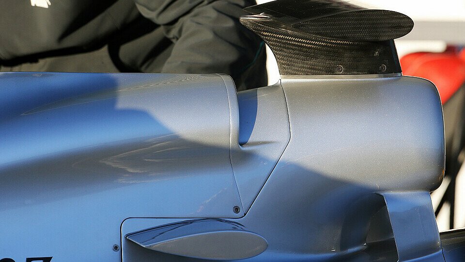 Mercedes testet als erstes Team ein passives Doppel-DRS am neuen Auto, Foto: Sutton