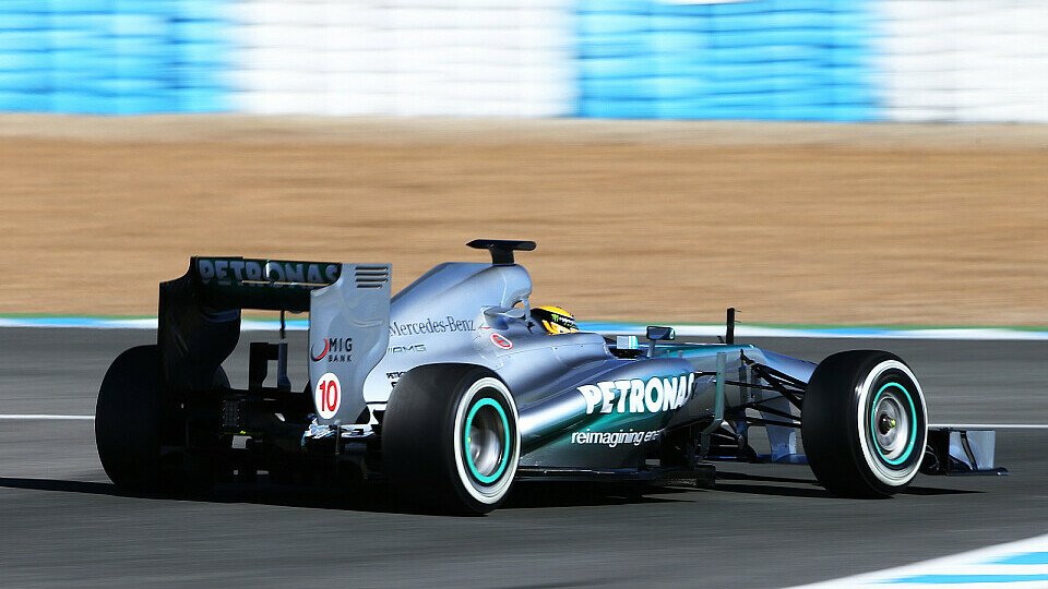 Lewis Hamilton erlebte seinen ersten kompletten Testtag in Jerez, Foto: Sutton