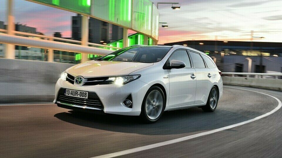 Der Auris kommt erstmals auch als Kombi, Foto: Toyota
