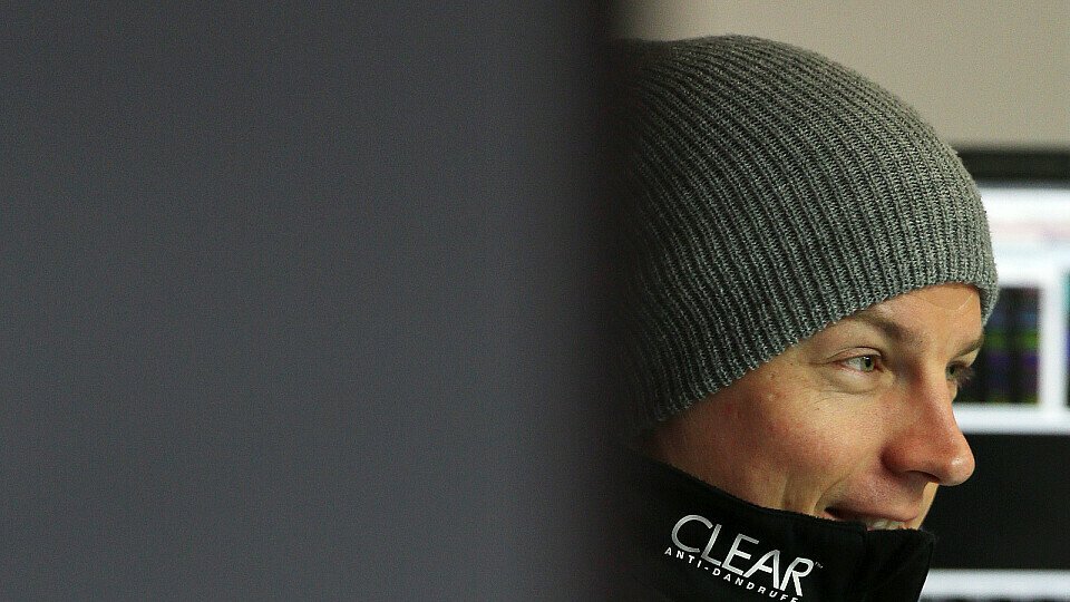 Kimi Räikkönen blickt dem Albert Park entgegen, Foto: Sutton