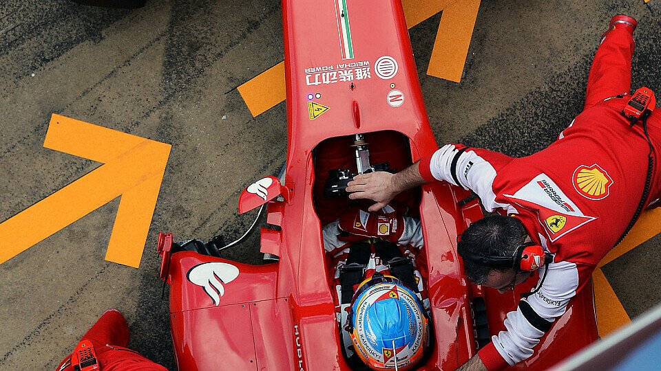 Fernando Alonso weiß noch nicht mit Bestimmtheit wohin der Weg führt - auch wegen der Reifen, Foto: Sutton