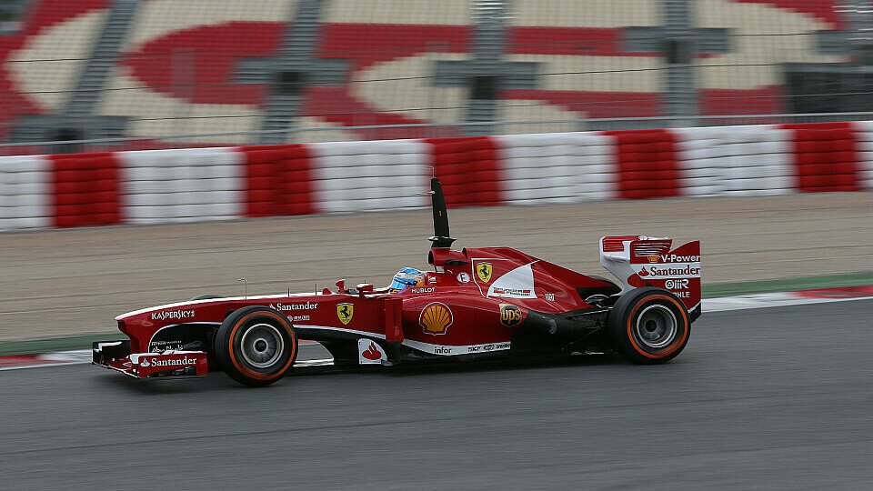 Fernando Alonso gibt am Dienstag erneut Gas, Foto: Sutton