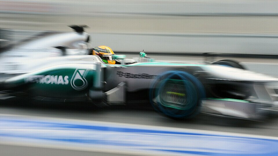Lewis Hamilton gibt das Leitwort bei Mercedes vor: Druck, Foto: Sutton