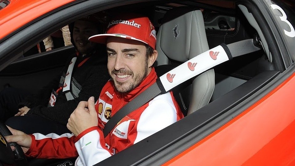 Nicht nur für Fernando Alonso ist die Wartezeit bald zu Ende, Foto: Santander