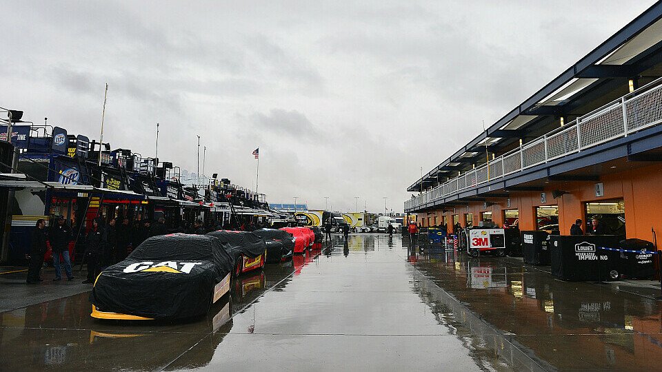 Regen über dem Chicagoland Speedway, Foto: NASCAR