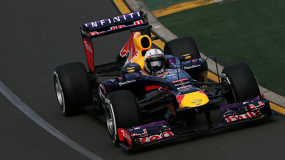 Sebastian Vettel begann die Saison, wie er die alte beendete - auf Platz eins, Foto: Sutton