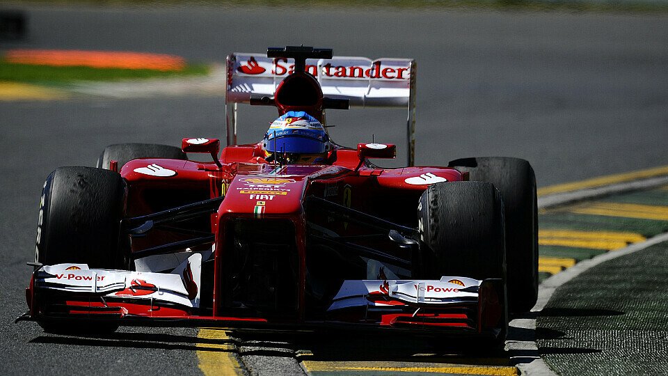 Fernando Alonso kam in Australien vor Sebastian Vettel ins Ziel, Foto: Sutton