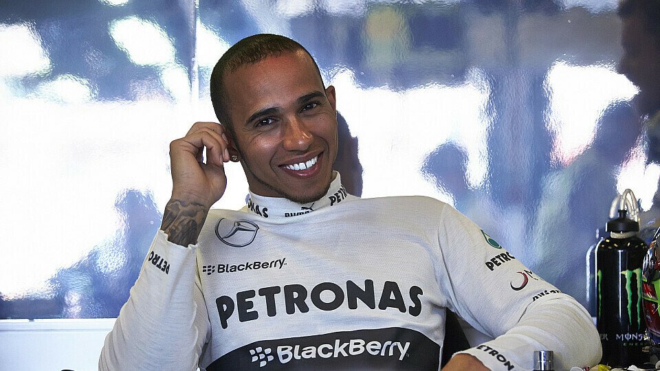 Lewis Hamilton kann mit seiner Entscheidungwirklich zufrieden sein, Foto: Mercedes AMG