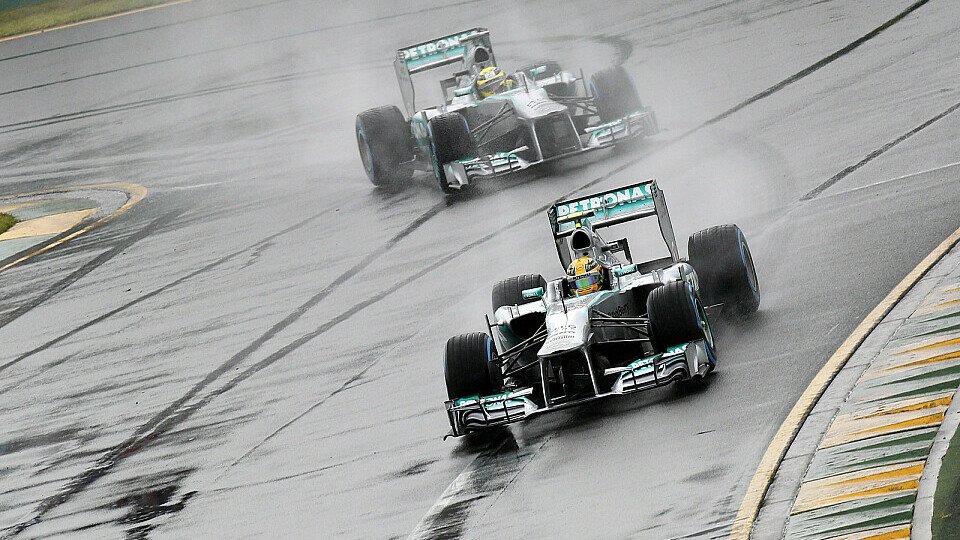 Im Qualifying zum Australien GP 2013 schüttete es immens, Foto: Mercedes-Benz
