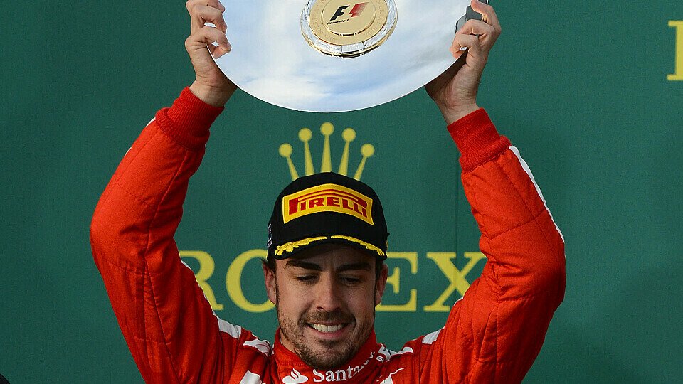 Optische Täuschung oder Bild mit Symbolcharakter: Alonso setzte sich nach P2 die Krone auf, Foto: Sutton