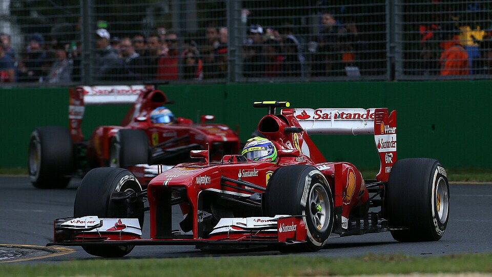 Felipe Massa musste Fernando Alonso in Melbourne ziehen lassen, Foto: Sutton