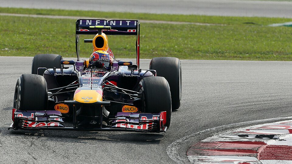 Mark Webber weiß nicht, wo Red Bull im Rennen steht, Foto: Sutton