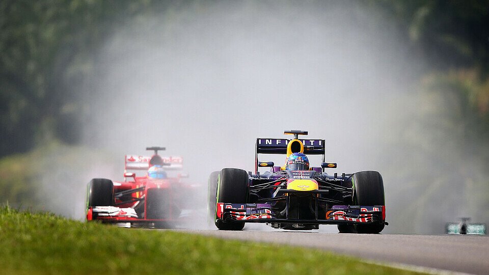 Sebastian Vettel wird in Malaysia von Ferrari gejagt, Foto: Red Bull