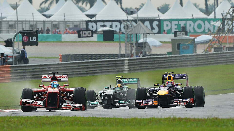 Fernando Alonso stichelt gegen Red Bull, Foto: Sutton