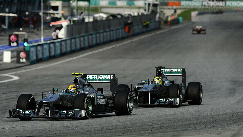 Das sorgte für Zündstoff: Rosberg musste sich hinter Hamilton einreihen, Foto: Sutton