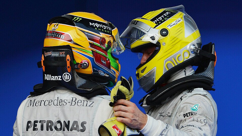 Diskussionsbedarf: Lewis Hamilton & Nico Rosberg trugen in Sepang ihren Teil zur Stallorder-Affäre bei, Foto: Sutton
