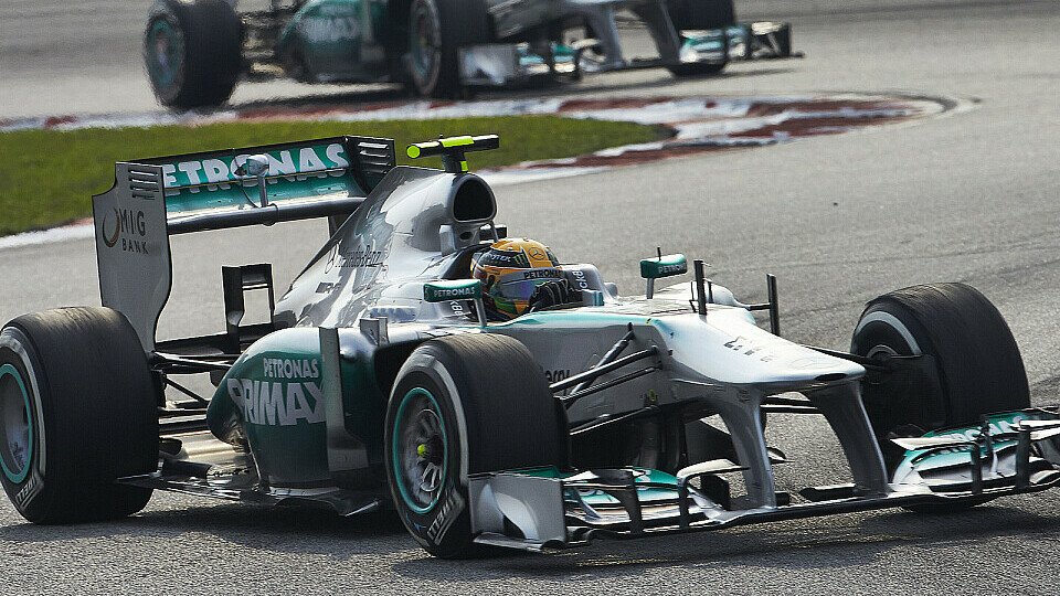 Lewis Hamilton oder Nico Rosberg? Die Entscheidung fällt auf der Strecke, Foto: Mercedes-Benz