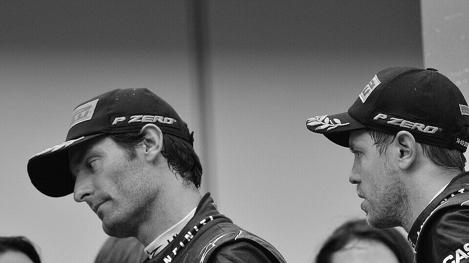 Kein Diskussionsbedarf: Mark Webber und Sebastian Vettel nach dem Malaysia GP 2013, Foto: Sutton