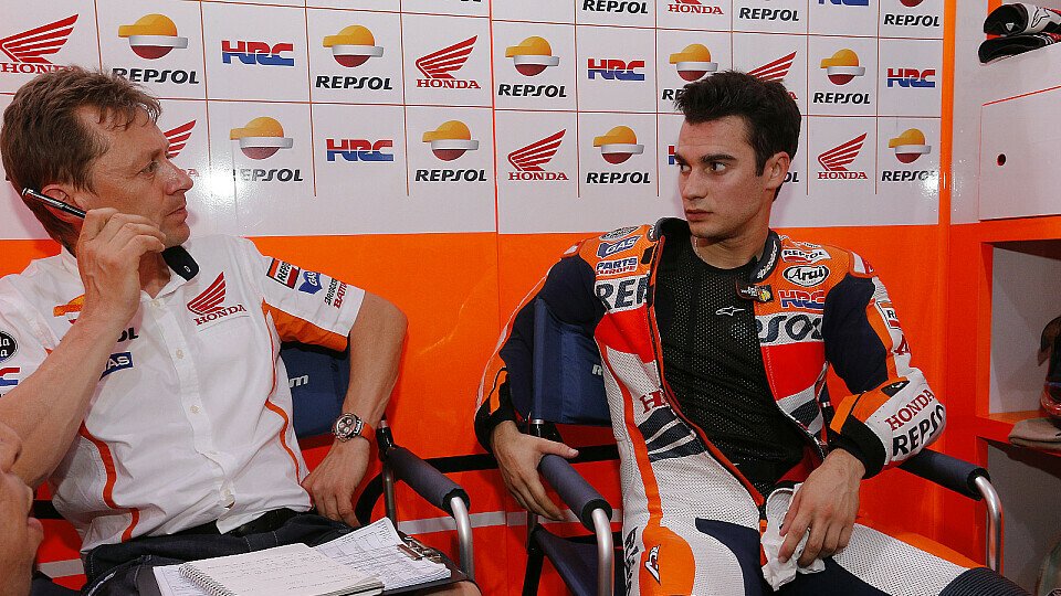 Stirnrunzeln in der Box von Dani Pedrosa, Foto: Milagro