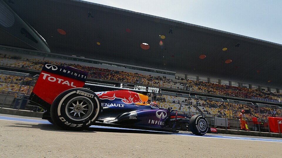 Sebastian Vettel startet neben Nico Hülkenberg aus der fünften Reihe, Foto: Sutton