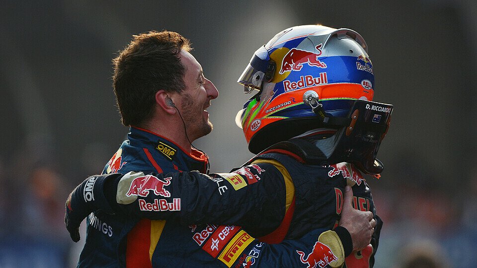 Daniel Ricciardo feiert ein starkes Ergebnis und nimmt sich sogleich weitere Glanztaten vor, Foto: Sutton