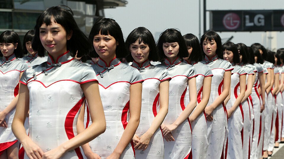 Die chinesischen Grid Girls warten bereits auf die Piloten, Foto: Sutton