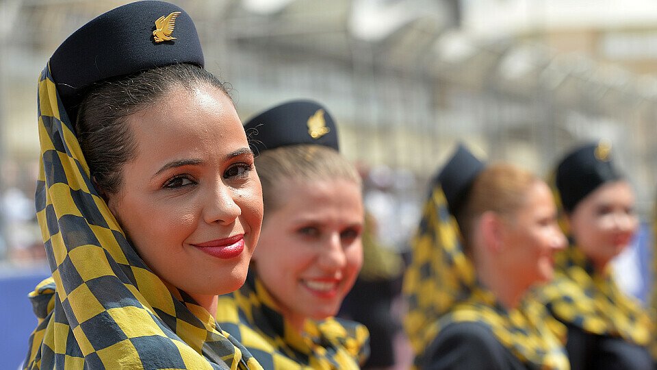 Die Grid Girls freuen sich auf den Großen Preis von Bahrain, Foto: Sutton