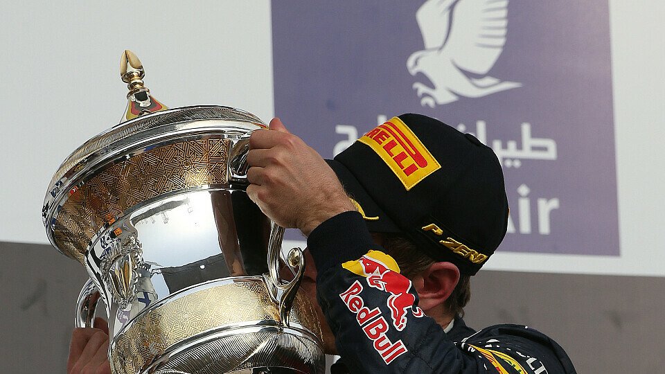 Vettel setzte sich im Wüstenstaat die Krone auf, Foto: Sutton