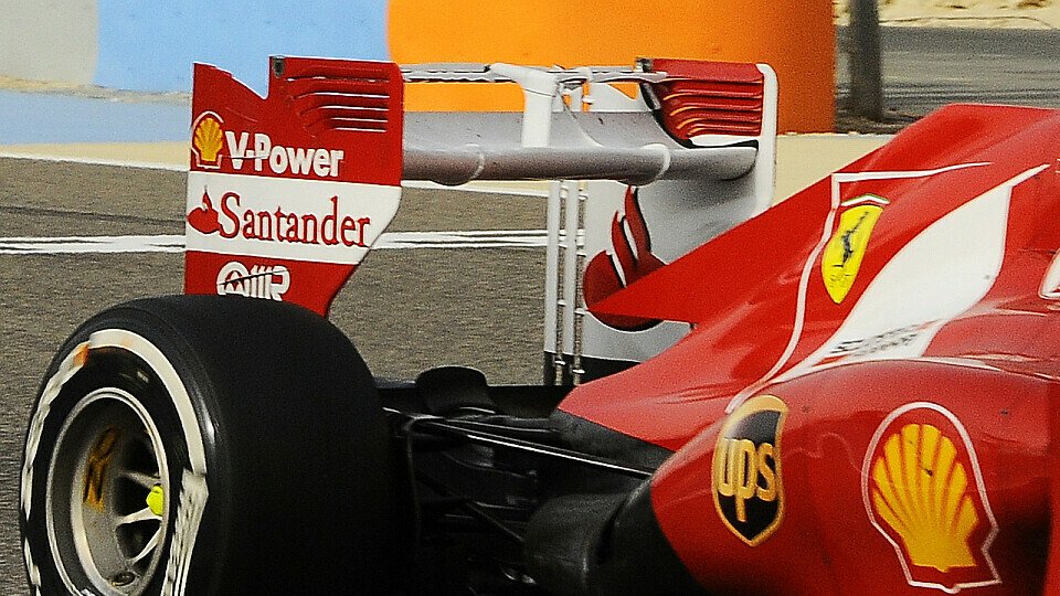 Der Heckflügel am Ferrari ließ sich nur mit Hilfe der Mechaniker wieder schließen, Foto: Sutton