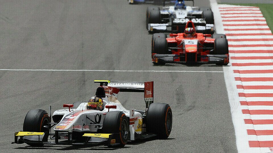 Vor den Verfolgern: Daniel auf dem Weg zu seinen ersten GP2-Punkten in Bahrain, Foto: Sutton