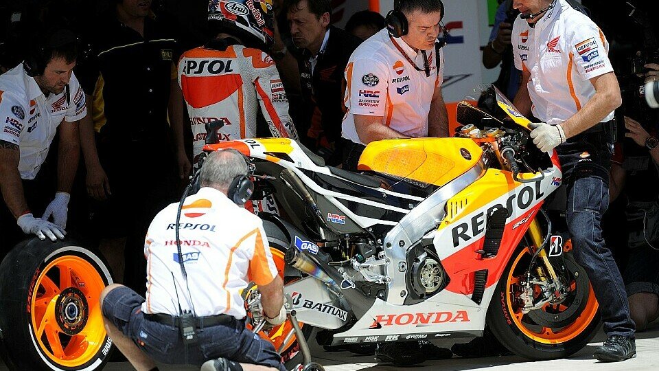 In der MotoGP heißt es: Bitte warten!, Foto: Bridgestone