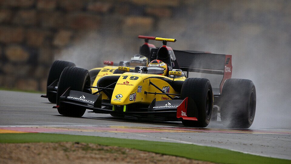 Norman Nato startet im verkürzten Sonntagsrennen von der Pole Position, Foto: WS by Renault