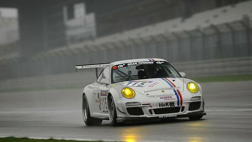 Der Porsche von Huber Sport fiel mit einem Getriebeproblem aus, Foto: Huber Sport