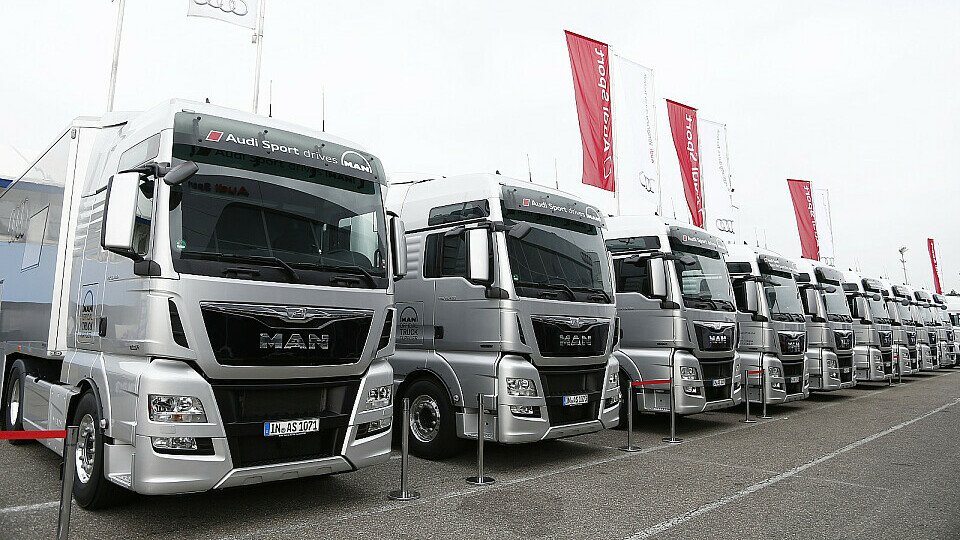 Die DTM Trucks warten auf den nächsten Einsatz, Foto: Audi