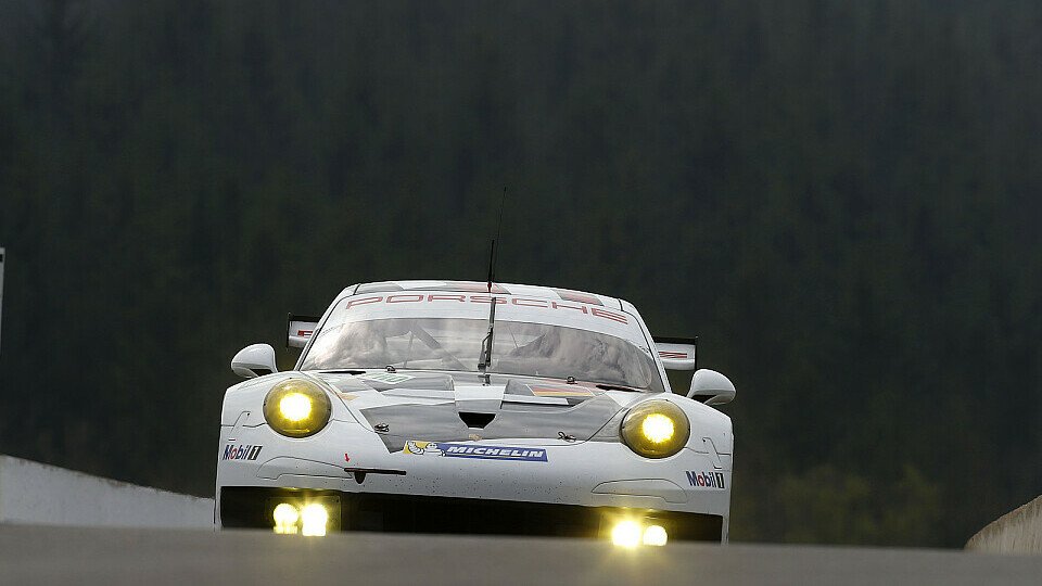 Der 911 RSR von Lieb, Lietz und Dumas auf dem Weg in seine Box, Foto: Porsche