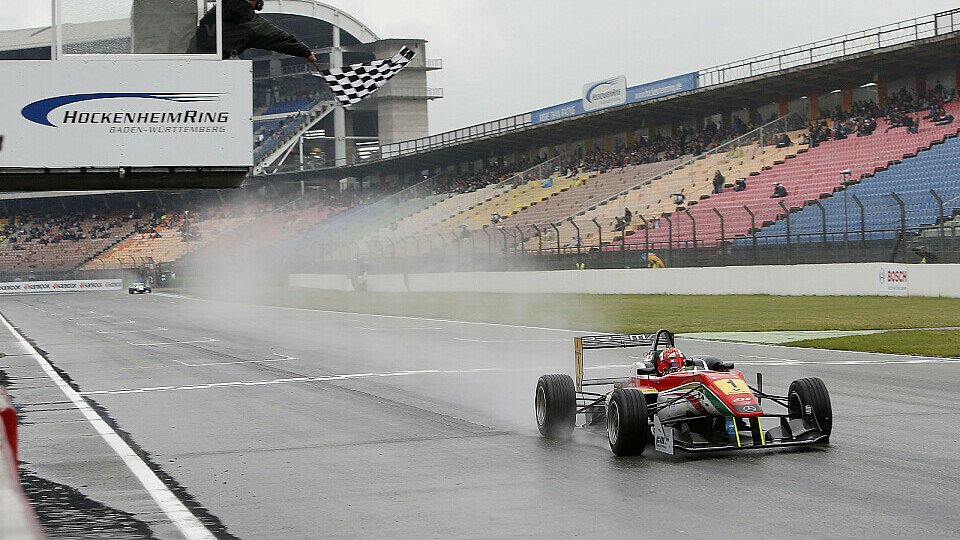 Raffaele Marciello kommt auch im Regen gut zurecht, Foto: FIA F3