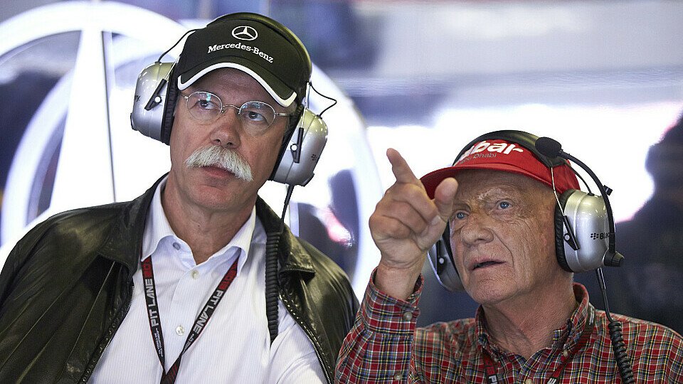 Niki Lauda wird mit dem schwarzen Gold nicht warm, Foto: Mercedes AMG